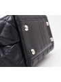 Black quilted leather shoulder bag adorned with a silver gourmet chain. Elegance and modernity in one accessory.