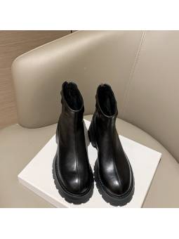 Black leather ankle boots with thick platform, combining style and comfort