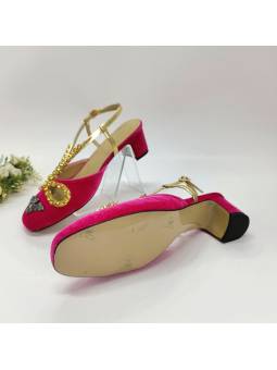 Scarpe con tacco da donna in velluto rosso-rosa con ornamenti in cristallo