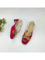 Scarpe con tacco da donna in velluto rosso-rosa con ornamenti in cristallo