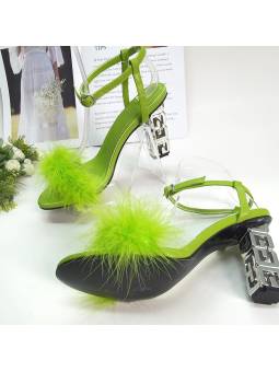 Sandalias de cuero verdes para mujer con tacón alto.