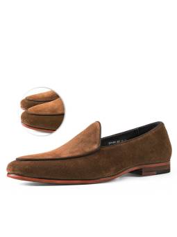 Brown suede calfskin loafers for men, rounded toe, perfect for a chic and casual look.