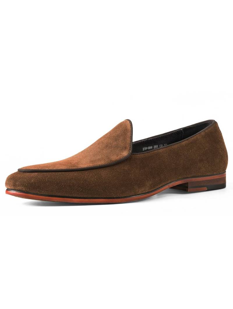 Mocasines de hombre en cuero de becerro afelpado marrón, punta redonda, perfectos para un look elegante y casual.